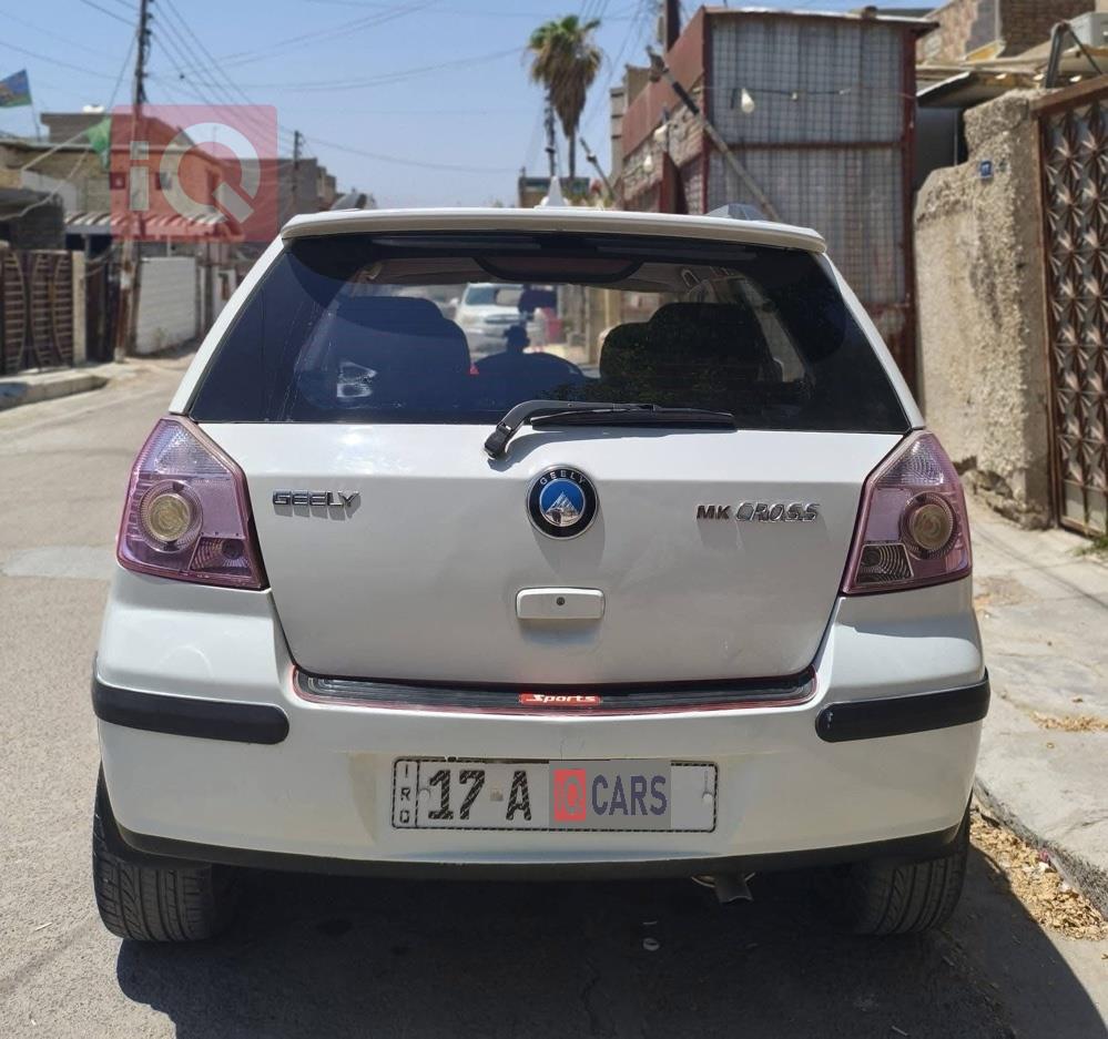 جيلي MK كروس